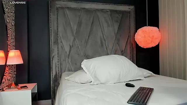 Pamela Johnsonn online show from 11, 11, 2025