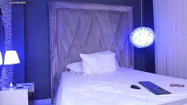 Pamela Johnsonn online show from 14, 11, 2025