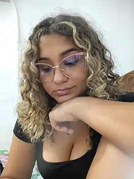 Snapshot of BrendaGirs chatting on 5, 7, 2026 BrendaGirs online show from 5, 7, 2026