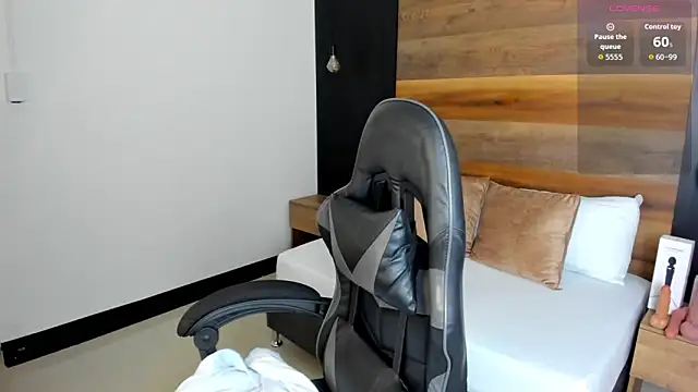 stephanya  online show from 13, 10, 2025