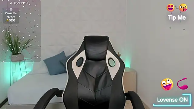 stephanya  online show from 11, 3, 2025