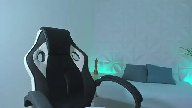 stephanya  online show from 14, 3, 2025