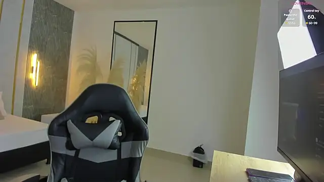 stephanya  online show from 10, 9, 2025