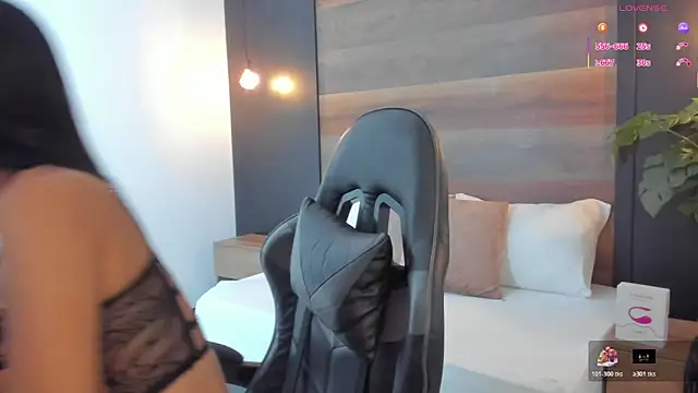 stephanya  online show from 1, 11, 2025