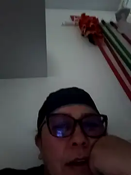 Snapshot of Darly_Gomez chatting on 18, 10, 2025 Darly Gomez online show from 18, 10, 2025