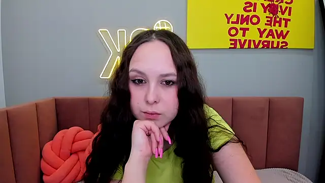Snapshot of BeatriceReeves chatting on 6, 6, 2026 BeatriceReeves online show from 6, 6, 2026