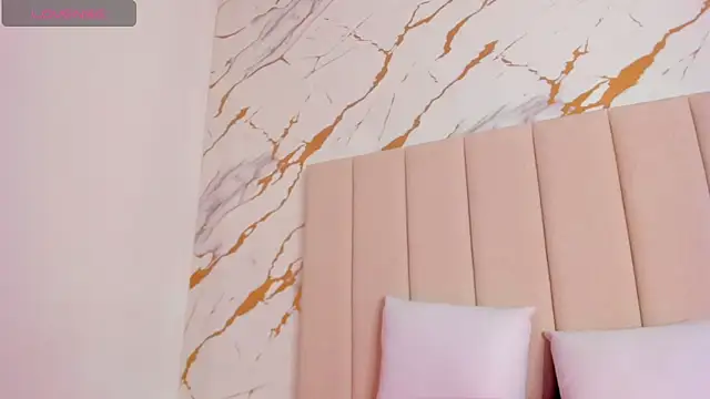 aggy castel online show from 4, 4, 2026