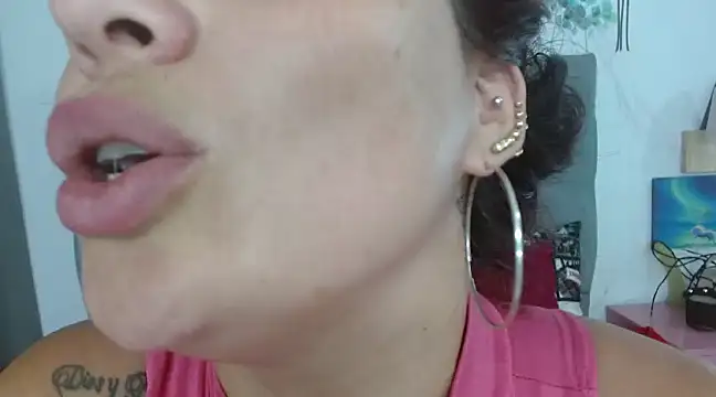 Chanel Foxx  online show from 7, 3, 2025