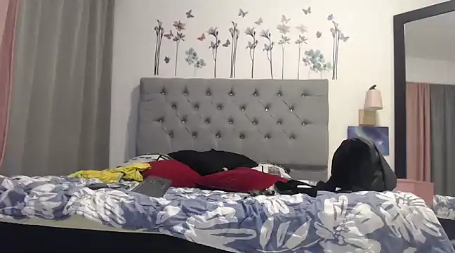 Chanel Foxx  online show from 14, 3, 2025