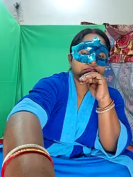 Snapshot of Real_Desi_Couple chatting on 4, 1, 2025 Real Desi Couple online show from 4, 1, 2025