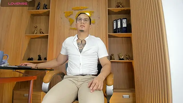 Snapshot of JoshMillerr_ chatting on 17, 6, 2026 JoshMillerr online show from 17, 6, 2026