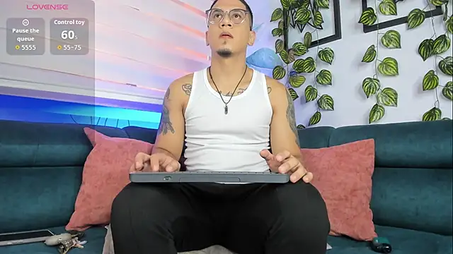 Snapshot of JoshMillerr_ chatting on 18, 4, 2026 JoshMillerr online show from 18, 4, 2026