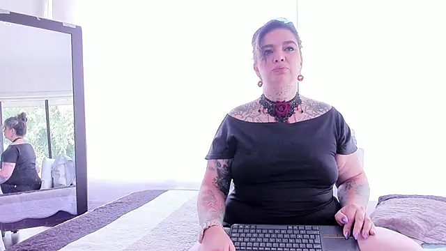 poisson ivy online show from 18, 11, 2025