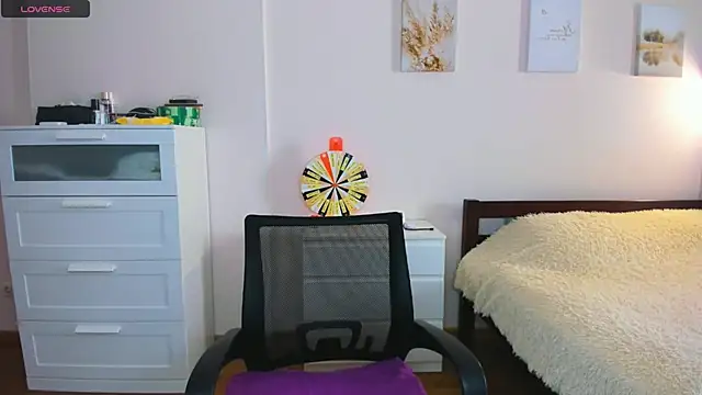 Ellista online show from 8, 4, 2026