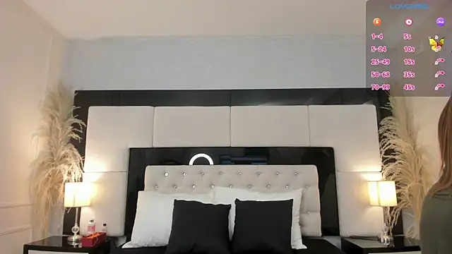 CarlaRossi  online show from 3, 10, 2025