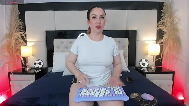 CarlaRossi  online show from 6, 5, 2026