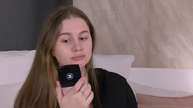 EllieHayes online show from 24, 4, 2026