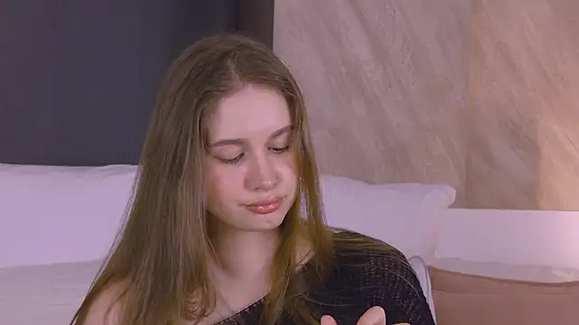 EllieHayes online show from 9, 4, 2026