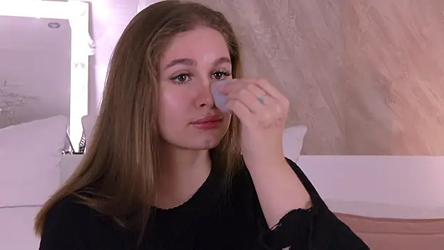 EllieHayes online show from 15, 11, 2025