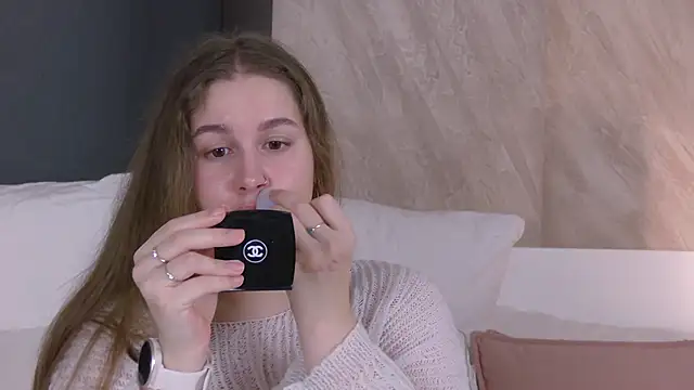 EllieHayes online show from 18, 4, 2026