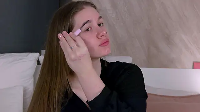 Snapshot of EllieHayes chatting on 8, 5, 2026 EllieHayes online show from 8, 5, 2026