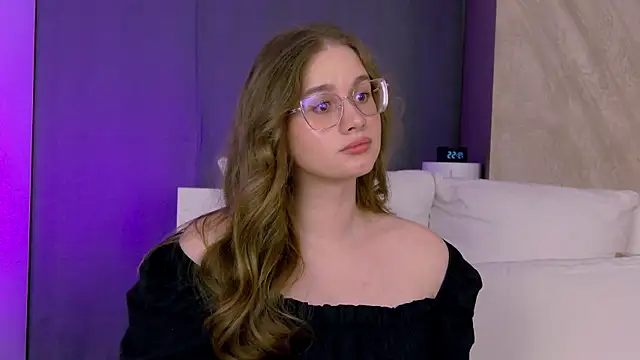 EllieHayes online show from 19, 6, 2026