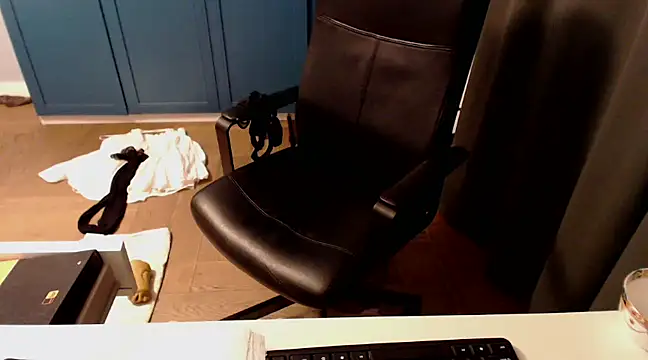 CuteMan33 online show from 19, 3, 2025