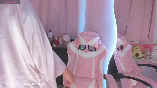  cherrykingsley1 online show from 22, 2, 2025