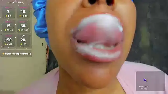 Snapshot of KamariaFyre chatting on 10, 6, 2026 KamariaFyre online show from 10, 6, 2026