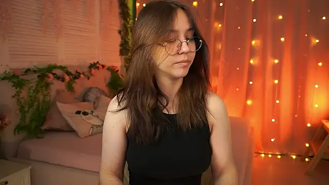 AmeliaMead online show from 4, 3, 2025