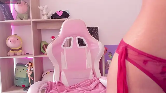 KatieSimpson  online show from 10, 12, 2024