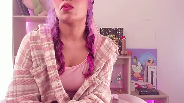 KatieSimpson  online show from 23, 12, 2024