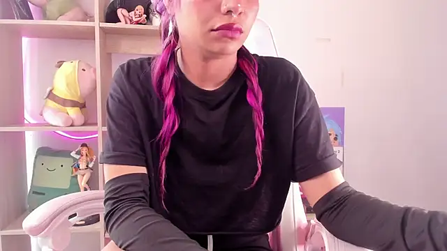 KatieSimpson  online show from 26, 12, 2024