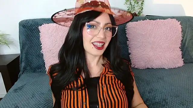 Kendal Mosk online show from 28, 10, 2025