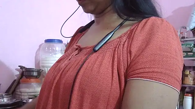 Snapshot of Suhana-sapna chatting on 23, 12, 2025 Suhana-sapna online show from 23, 12, 2025