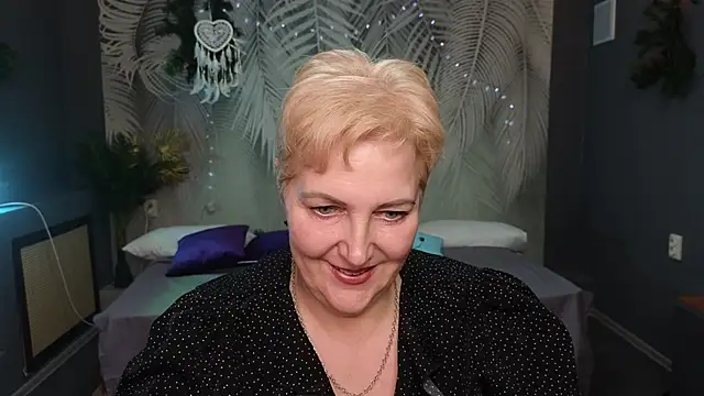 Sandra Snow online show from 23, 1, 2025