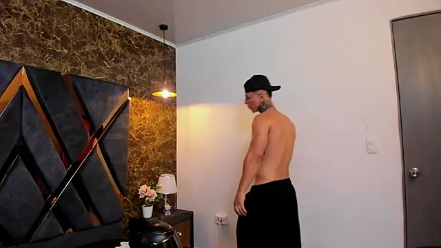 Flynn Riider online show from 19, 10, 2025