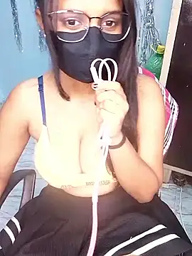 hinaa khan online show from 18, 9, 2025