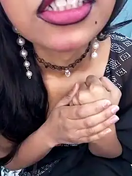 hinaa khan online show from 10, 3, 2025