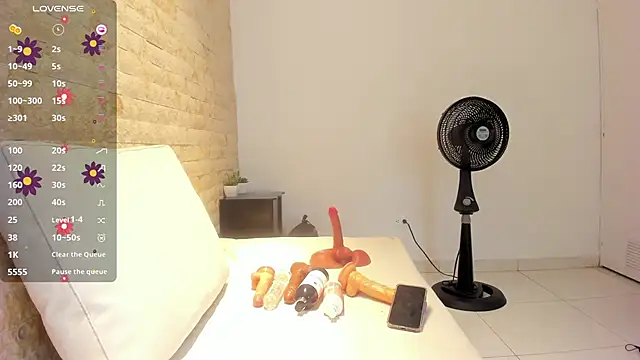 mia roldan  online show from 27, 2, 2025