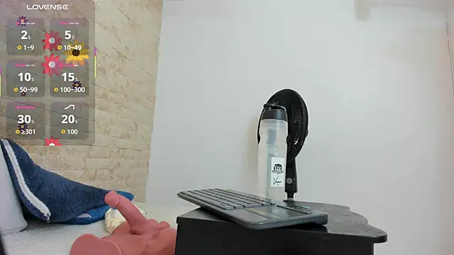 mia roldan  online show from 15, 11, 2025