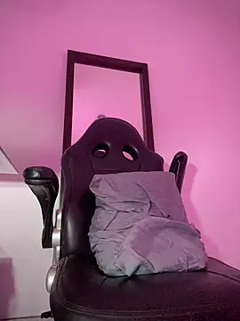 Junihn0 online show from 8, 10, 2025