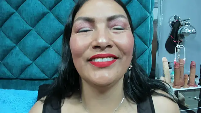 PENELOPELEWISs online show from 7, 5, 2026
