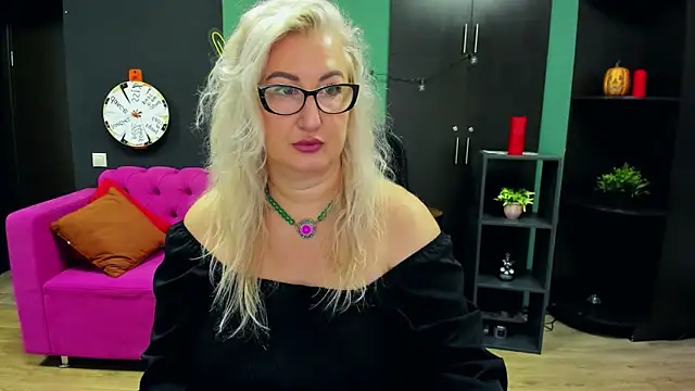 ChristyBrooks online show from 4, 11, 2025