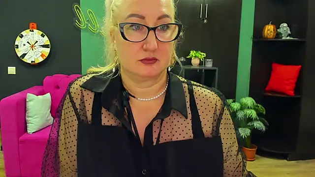 ChristyBrooks online show from 17, 3, 2025