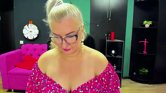 ChristyBrooks online show from 17, 10, 2025