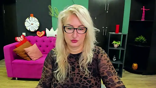 ChristyBrooks online show from 12, 11, 2025