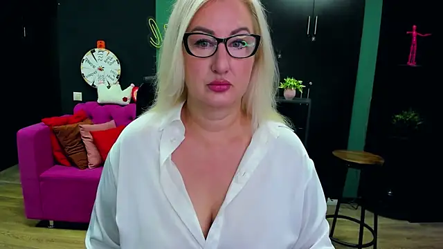 ChristyBrooks online show from 22, 11, 2025