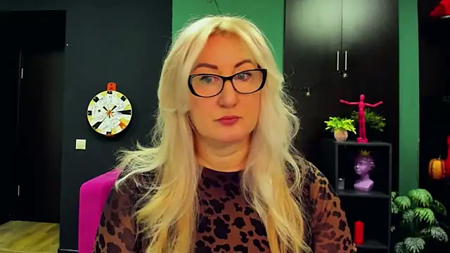 ChristyBrooks online show from 4, 3, 2025