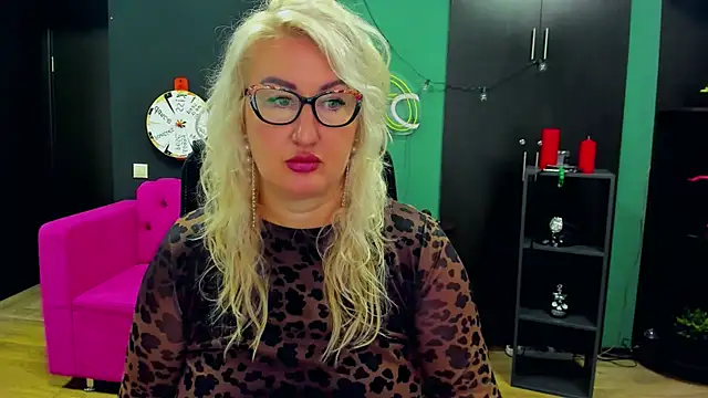 ChristyBrooks online show from 29, 9, 2025